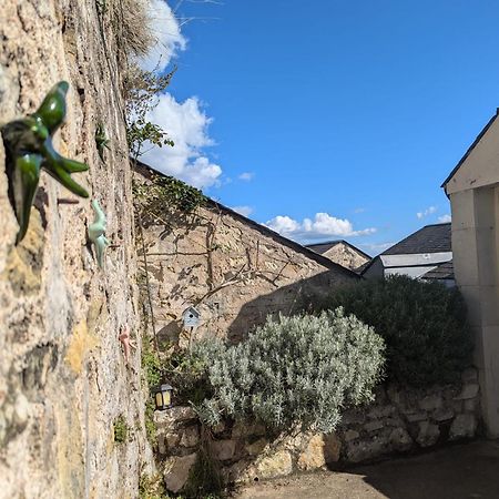 Appartement Des Hirondelles , Au Pied Du Chateau Chinon Bagian luar foto