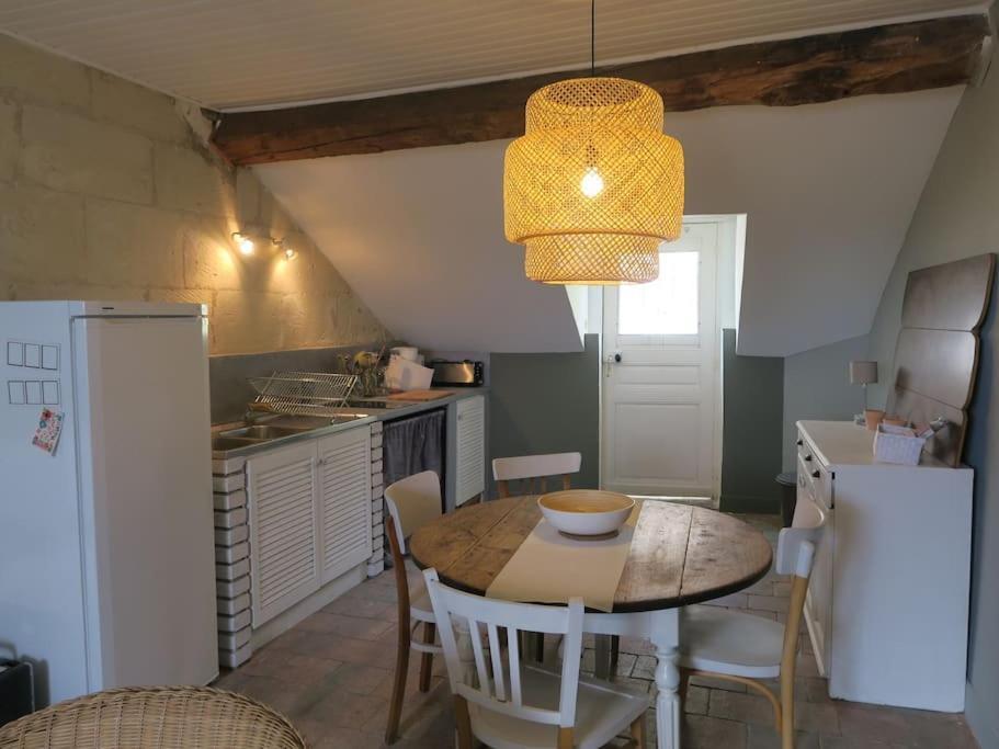 Appartement Des Hirondelles , Au Pied Du Chateau Chinon Bagian luar foto