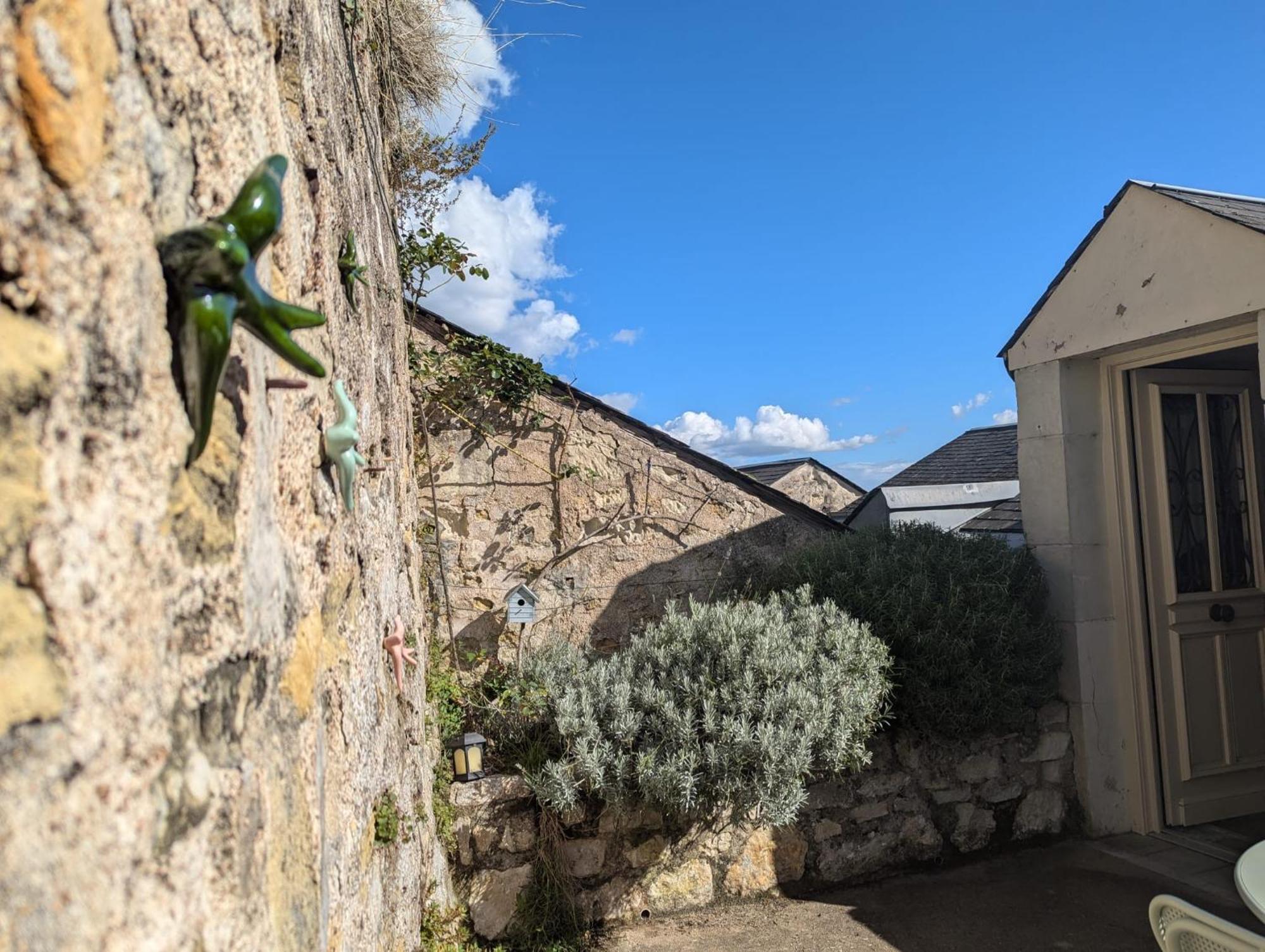 Appartement Des Hirondelles , Au Pied Du Chateau Chinon Bagian luar foto