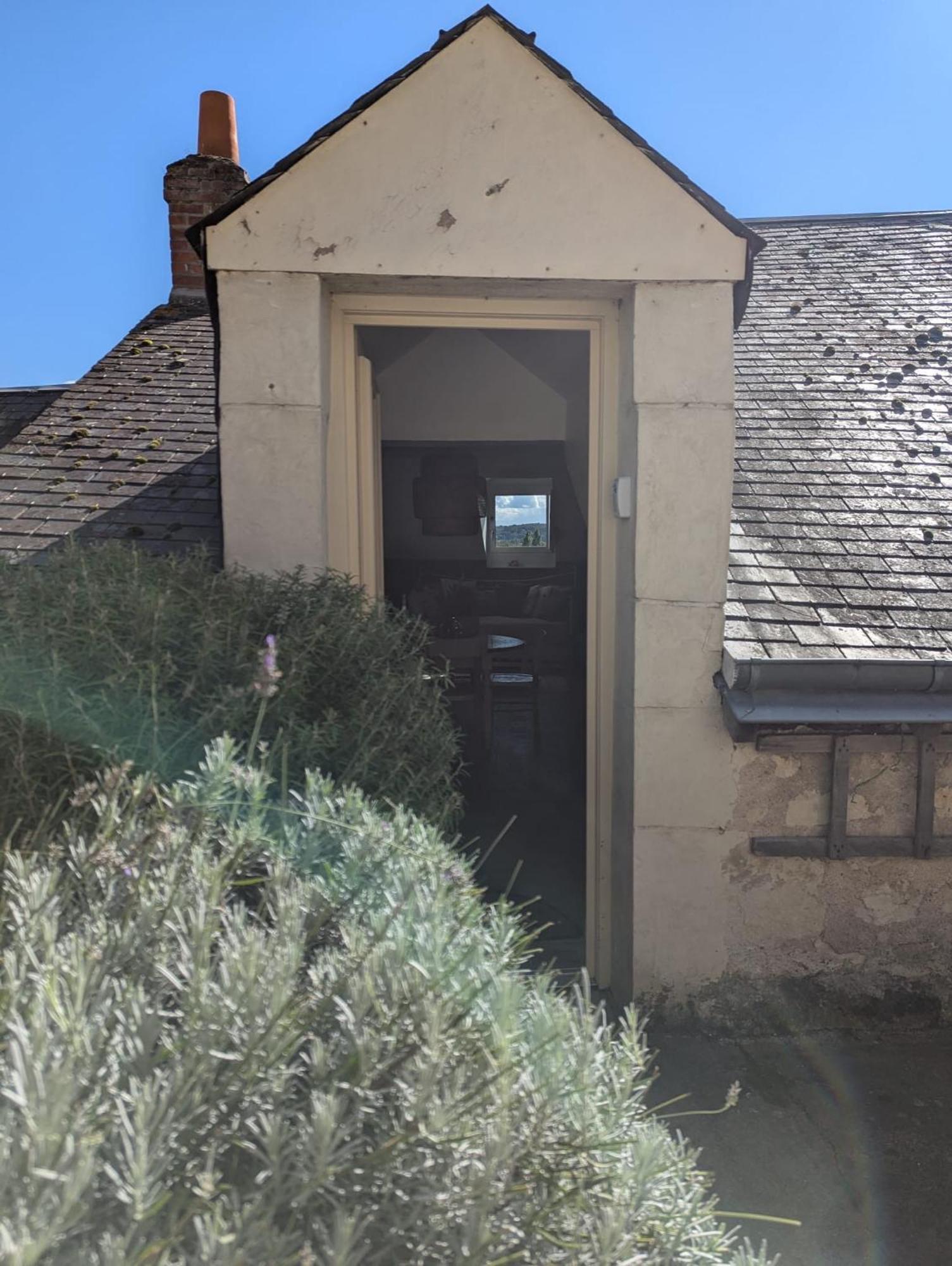 Appartement Des Hirondelles , Au Pied Du Chateau Chinon Bagian luar foto