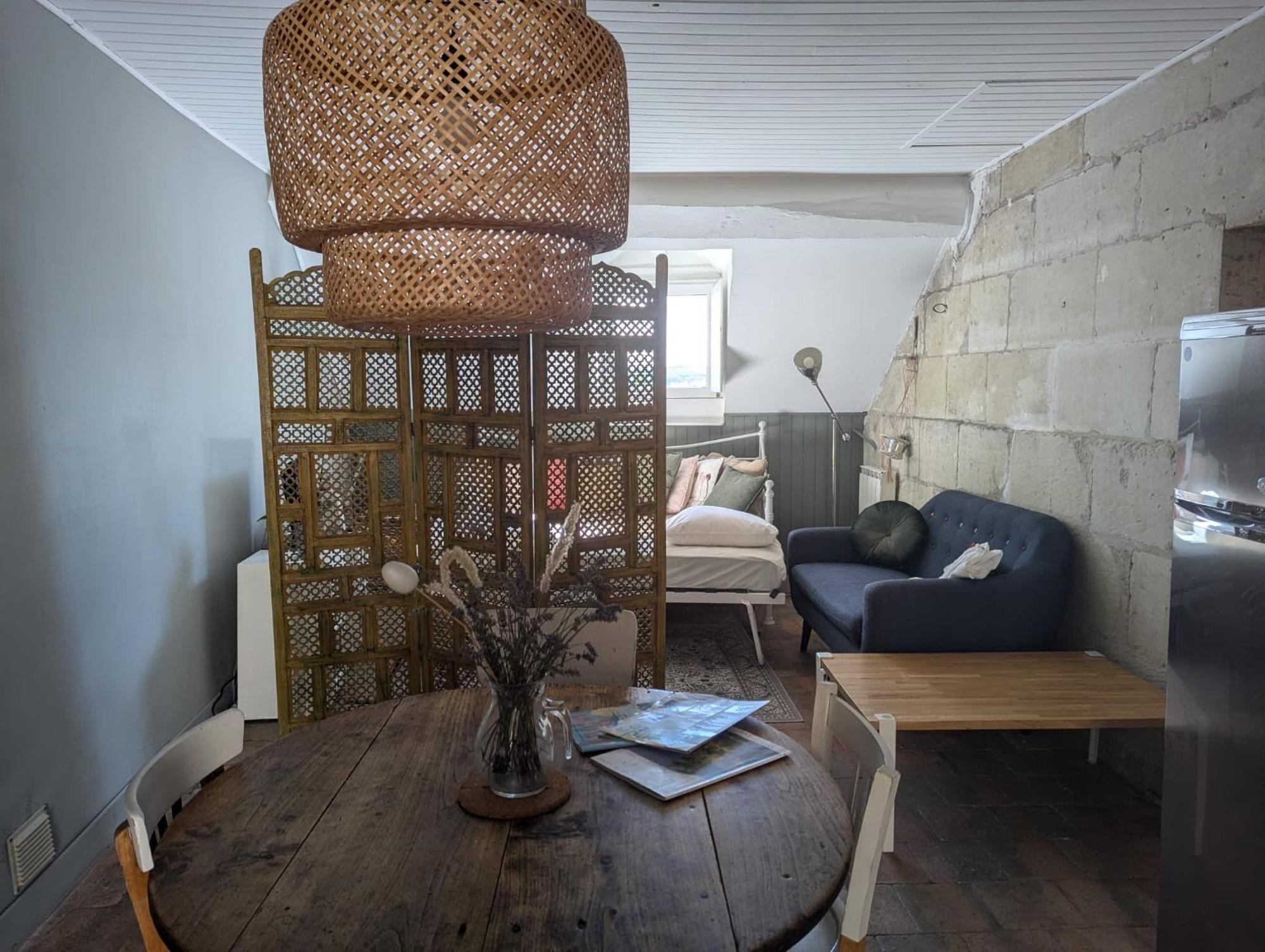 Appartement Des Hirondelles , Au Pied Du Chateau Chinon Bagian luar foto