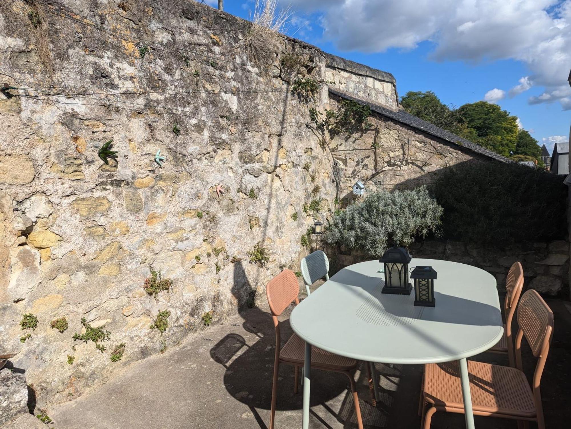 Appartement Des Hirondelles , Au Pied Du Chateau Chinon Bagian luar foto